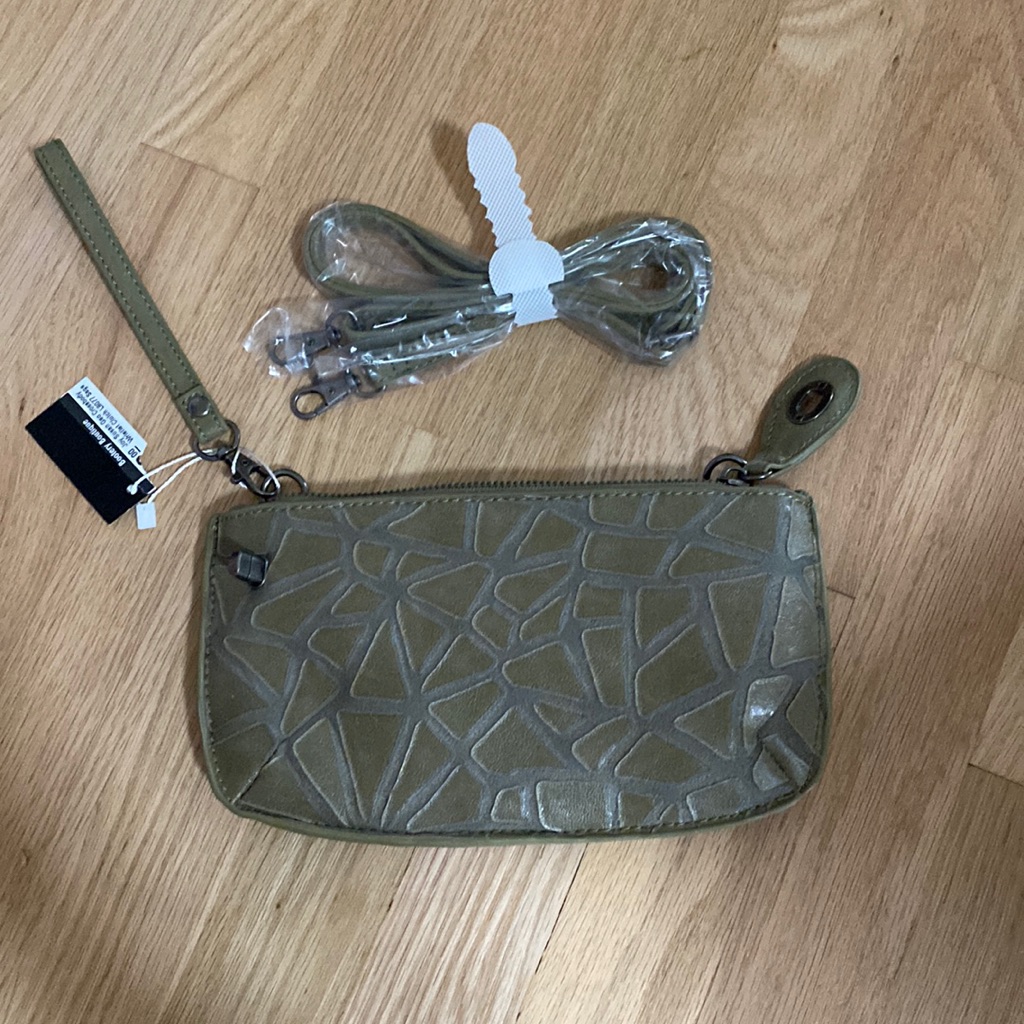 Joy Susan Geo Crossbody Clutch In Sage